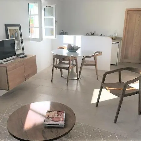 Appartement Deux-pieces - Vieux Village - Superbe Vue Sur Les Toits Et Parking Saint-Tropez
