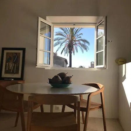 Appartement Deux-pieces - Vieux Village - Superbe Vue Sur Les Toits Et Parking *